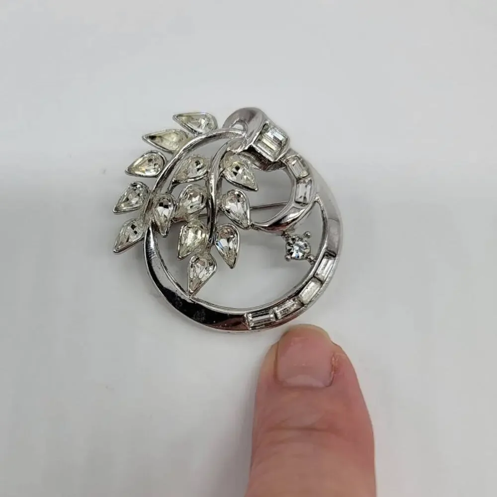 Vintage Crown Trifari 1950's Wreath Silver Rhinestone Brooch Pin Jewelry